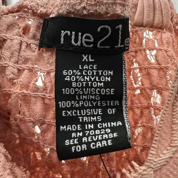 Pink Floral Lace Strap Halter Top Rue 21 Size XL New with Tags - Picture 2 of 3